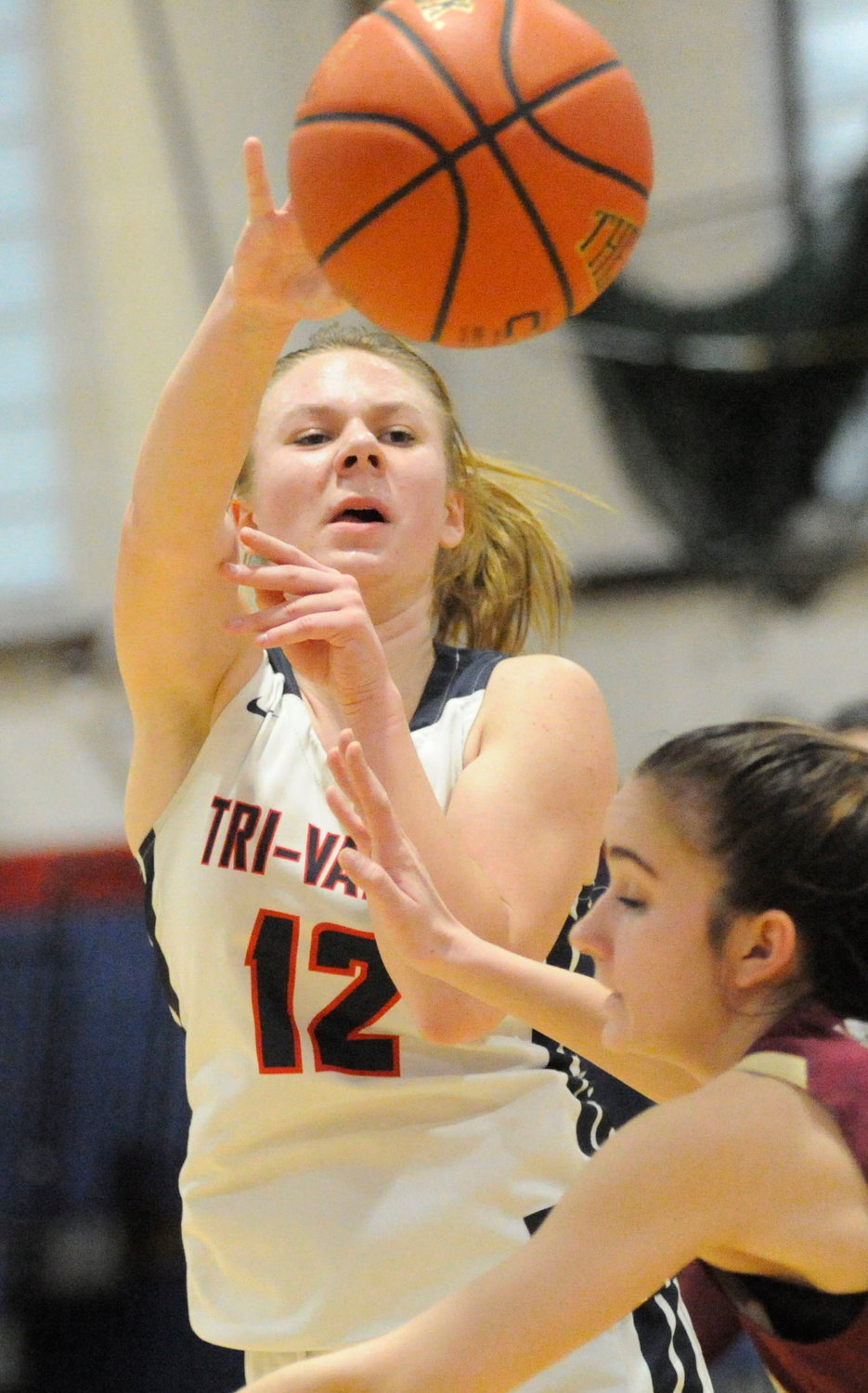 Shoot for the moon. Tri-Valley’s Mackenzie Closs goes up against O’Neill’s Brynn Marks. Closs posted 9 points...